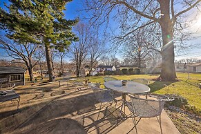 Cozy Kansas City Home w/ Yard - 9 Mi to Dtwn!