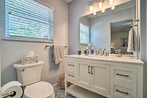 Hayesville Lake Getaway w/ Balcony & Mtn Views!