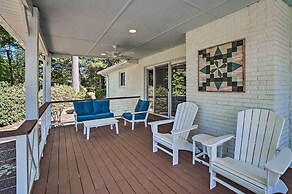 Hayesville Lake Getaway w/ Balcony & Mtn Views!