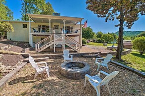 Hayesville Lake Getaway w/ Balcony & Mtn Views!
