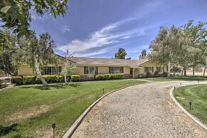 Spacious Lancaster Family Ranch - BBQ & Patio