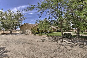 Spacious Lancaster Family Ranch - BBQ & Patio