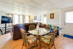 1 Ocean Fun:' Emerald Isle Apt, Steps to Beaches!