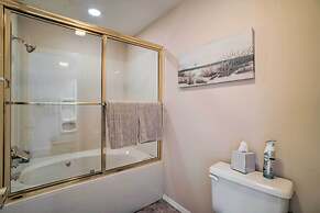 Branson Condo w/ Sunroom Near Downtown!