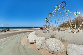 Lake Michigan Getaway: Walk to Beach & Golf!