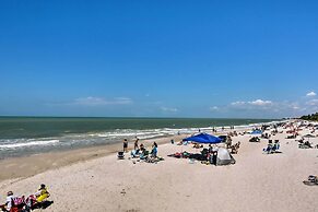 Updated Dtwn Naples Condo: Across From Beach!