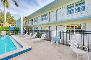 Updated Dtwn Naples Condo: Across From Beach!