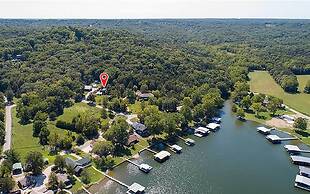 Patio & Grill: Lake of the Ozarks Escape!