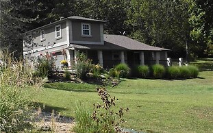 Patio & Grill: Lake of the Ozarks Escape!