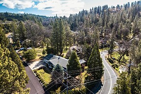 Rustic Groveland Home: Private Hot Tub, Deck & BBQ