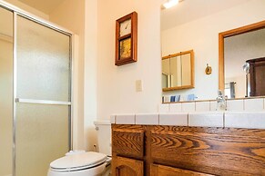 Rustic Groveland Home: Private Hot Tub, Deck & BBQ