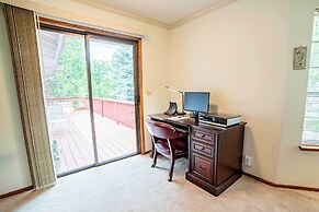 Rustic Groveland Home: Private Hot Tub, Deck & BBQ