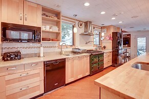 White Mountain Escape w/ Separate In-law Suite!