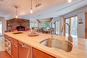 White Mountain Escape w/ Separate In-law Suite!