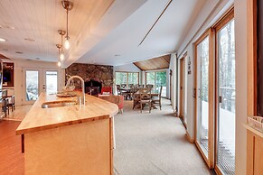 White Mountain Escape w/ Separate In-law Suite!