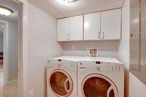 White Mountain Escape w/ Separate In-law Suite!