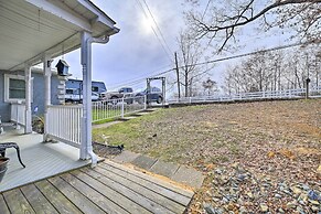 Beckley Studio w/ Hot Tub, 4 Mi to WVU Tech!