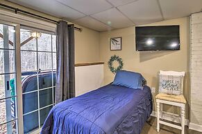 Beckley Studio w/ Hot Tub, 4 Mi to WVU Tech!