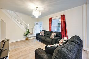 Charming Long Island Home w/ Fenced Yard!