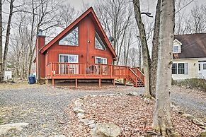 Golf, Ski + Fish: Cabin w/ Deck in Tobyhanna!