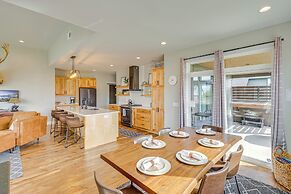 Stylish Montana Vacation Rental w/ Private Hot Tub