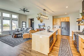 Stylish Montana Vacation Rental w/ Private Hot Tub