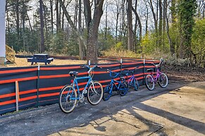 Riverside House w/ Kayaks, Piano & Fireplace