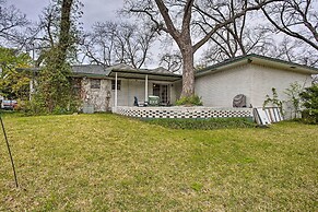 8 Mi to Lake Ray Hubbard: Creekside Garland Home