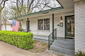 8 Mi to Lake Ray Hubbard: Creekside Garland Home