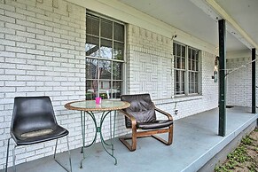 8 Mi to Lake Ray Hubbard: Creekside Garland Home