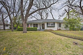 8 Mi to Lake Ray Hubbard: Creekside Garland Home