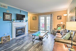 Bright Gulf Shores Condo w/ Pool: 5 Mi to Beach!