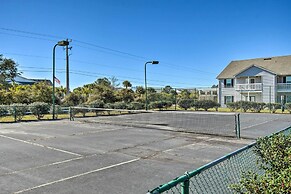 Bright Gulf Shores Condo w/ Pool: 5 Mi to Beach!