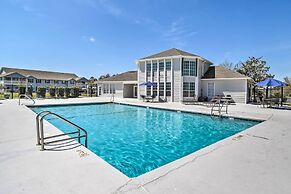 Bright Gulf Shores Condo w/ Pool: 5 Mi to Beach!
