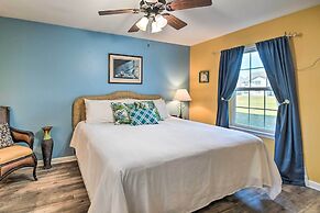 Bright Gulf Shores Condo w/ Pool: 5 Mi to Beach!