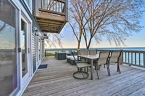 Lakefront Lexington Escape: Steps to Beach!