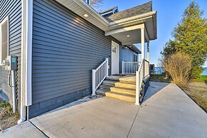 Lakefront Lexington Escape: Steps to Beach!