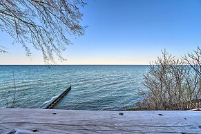 Lakefront Lexington Escape: Steps to Beach!