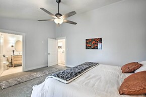 Cozy + Chic Abode ~ 11 Mi to Bloomington Lake