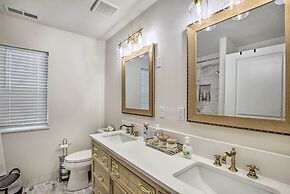 Cozy + Chic Abode ~ 11 Mi to Bloomington Lake