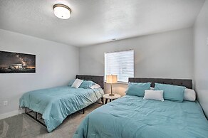 Cozy + Chic Abode ~ 11 Mi to Bloomington Lake