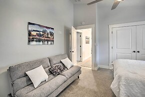 Cozy + Chic Abode ~ 11 Mi to Bloomington Lake