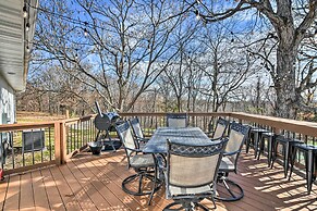 'the Retreat on Reno' Home w/ Hot Tub + Deck!