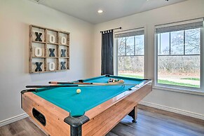 'the Retreat on Reno' Home w/ Hot Tub + Deck!