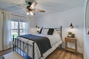 'the Retreat on Reno' Home w/ Hot Tub + Deck!