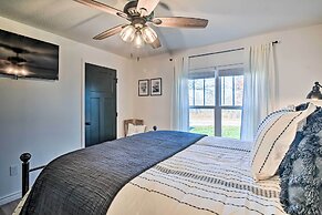'the Retreat on Reno' Home w/ Hot Tub + Deck!