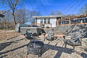 'the Retreat on Reno' Home w/ Hot Tub + Deck!