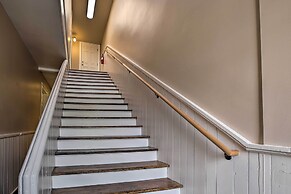 Chic Main Street Retreat < 7 Mi to KY Horse Park!