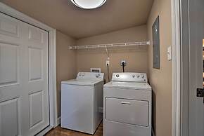 Chic Main Street Retreat < 7 Mi to KY Horse Park!