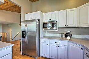 Cozy Carbondale Escape w/ Deck & Grill!